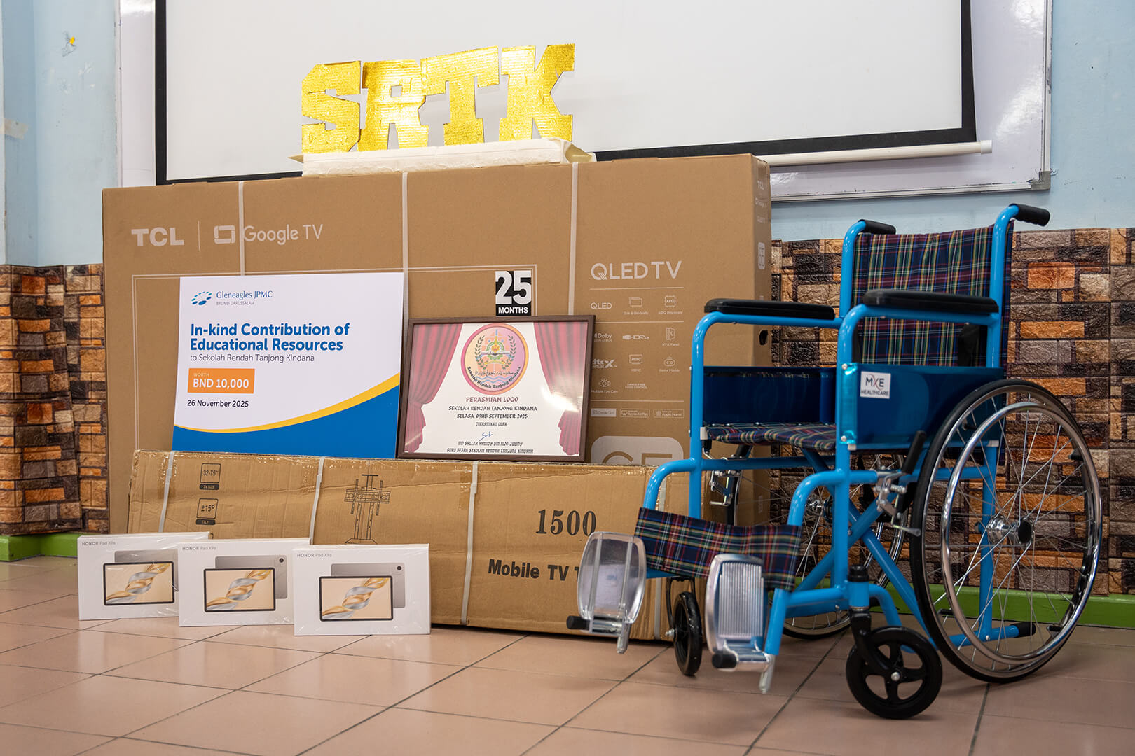 Gleneagles JPMC Contributes BND10,000 Worth of Educational Resources and Materials to Sekolah Rendah Tanjong Kindana