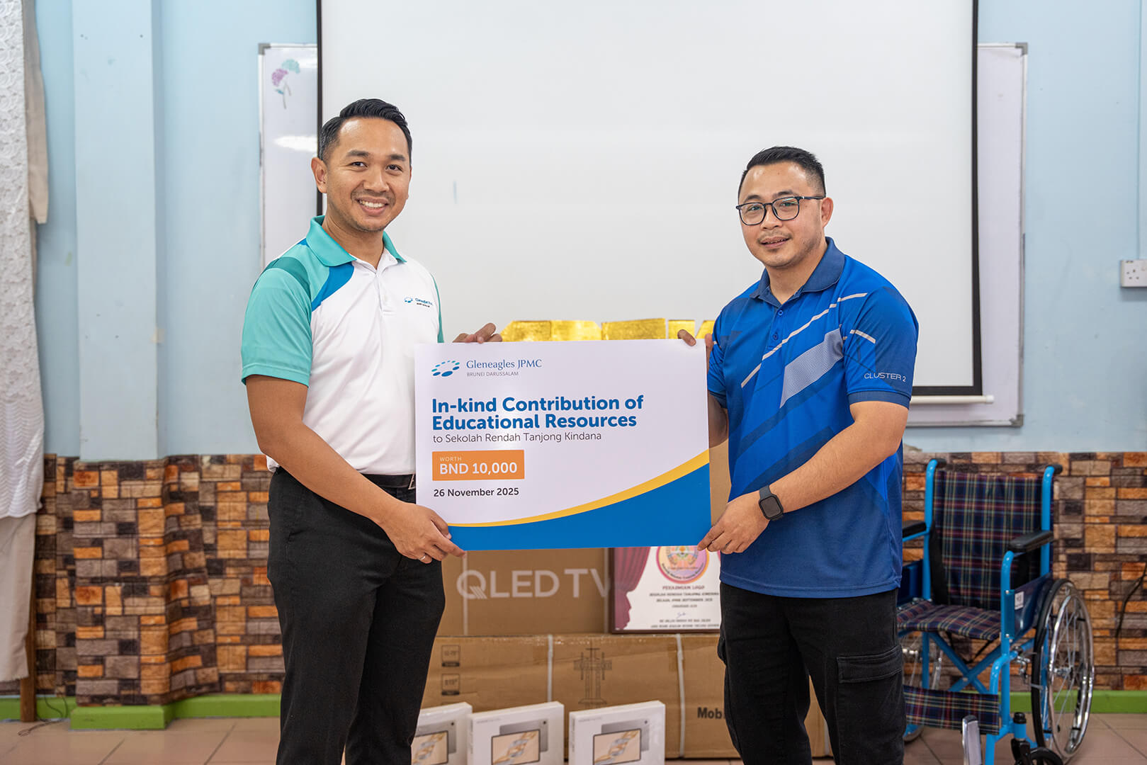 Gleneagles JPMC Contributes BND10,000 Worth of Educational Resources and Materials to Sekolah Rendah Tanjong Kindana