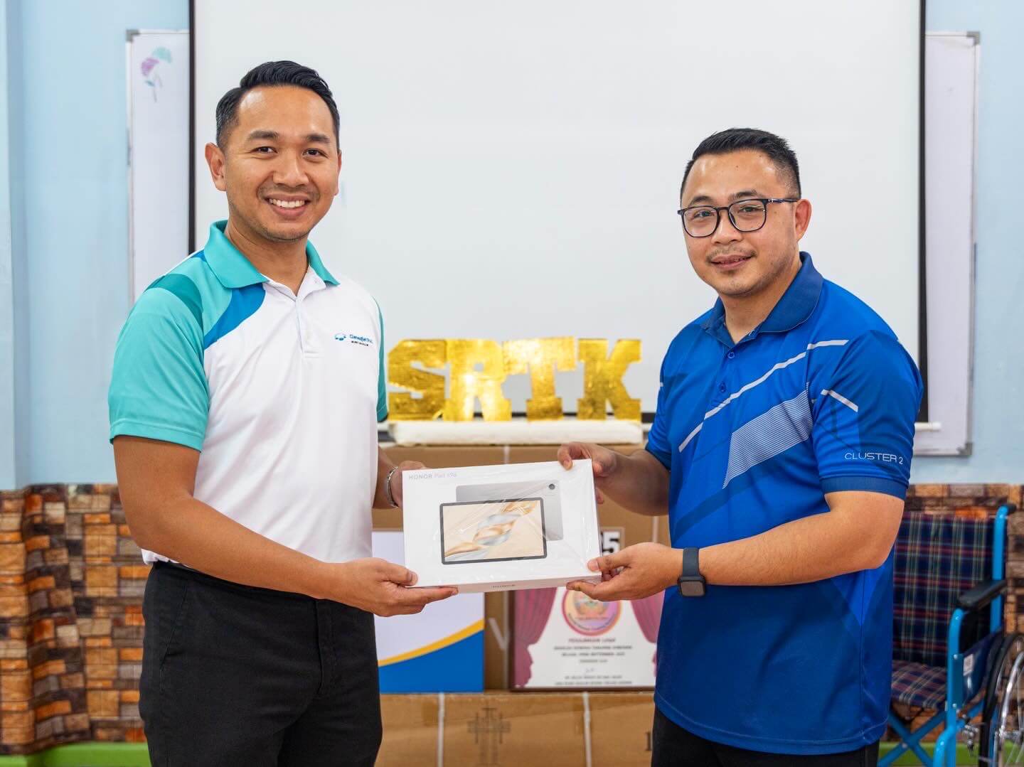 Gleneagles JPMC Contributes BND10,000 Worth of Educational Resources and Materials to Sekolah Rendah Tanjong Kindana