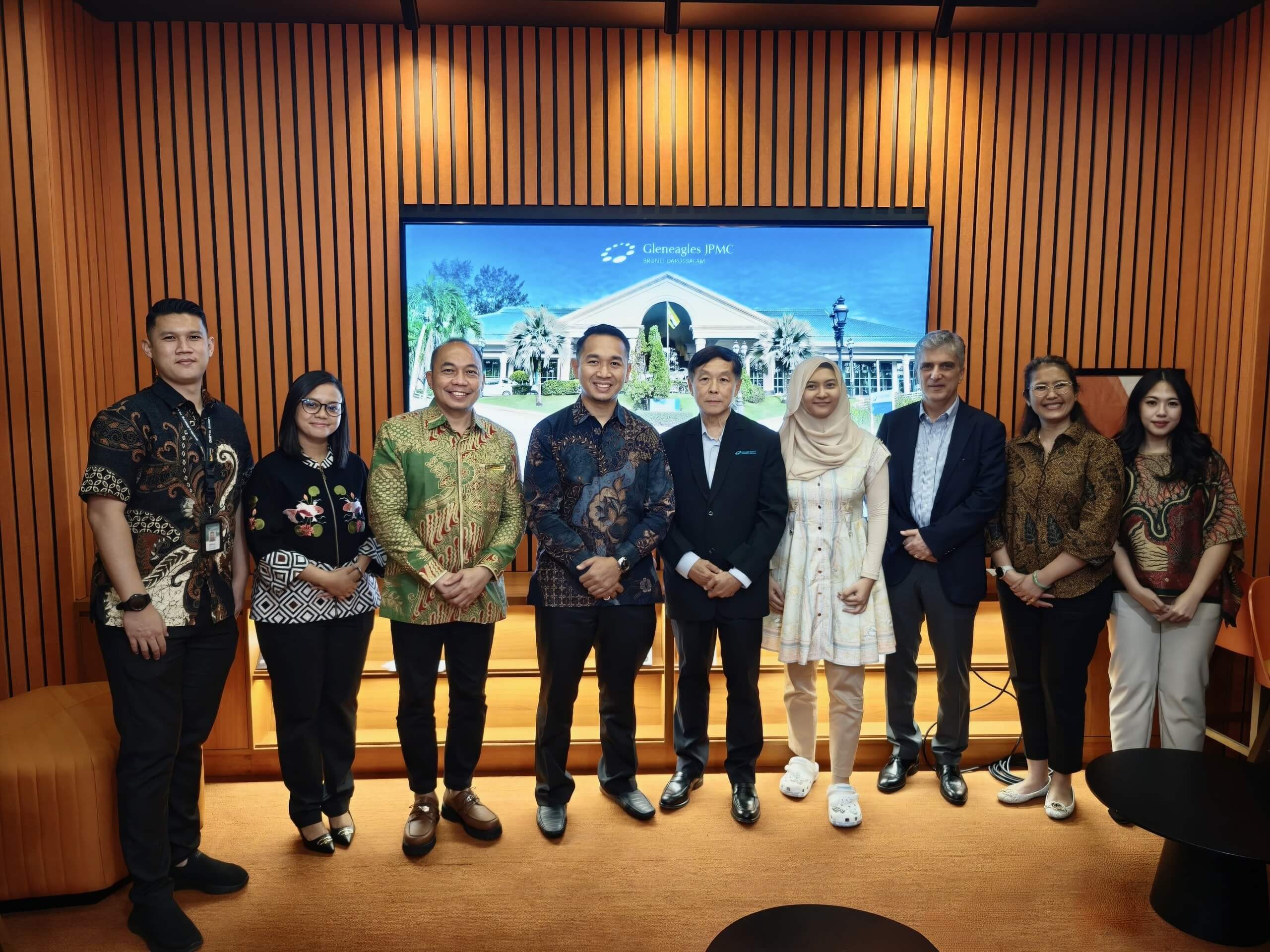 Gleneagles JPMC strengthens Brunei–East Kalimantan healthcare ties through cardiac knowledge-sharing and health talk